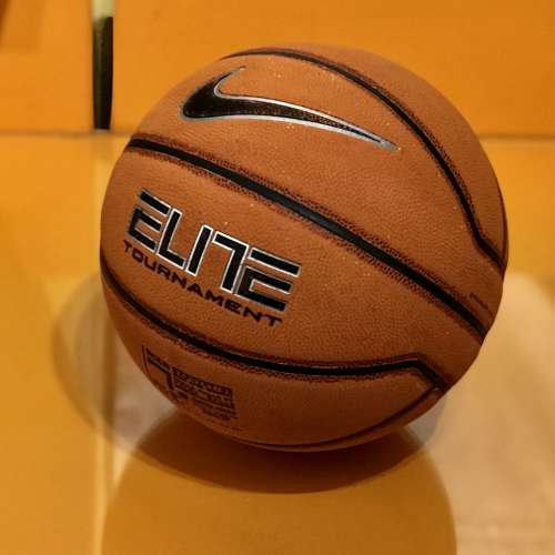 Nike 皮籃球