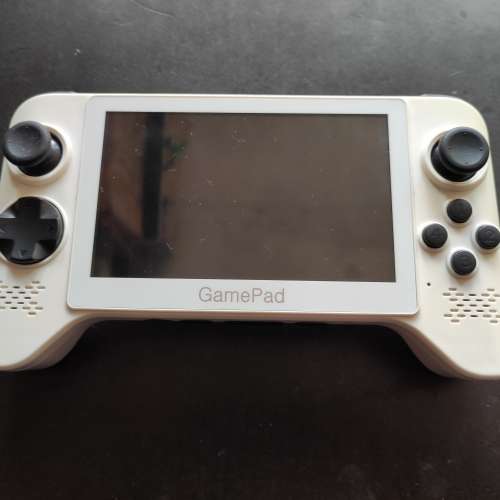 95%白色 GPD gamepad digital遊戲機一台，跟sd卡抄爆過千隻遊戲。