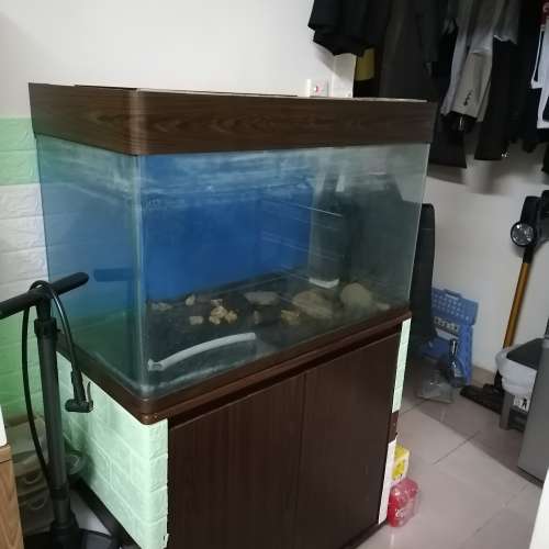 36吋魚缸連櫃$200