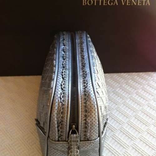 全新 Bottega Veneta "金屬銀色"手提包
