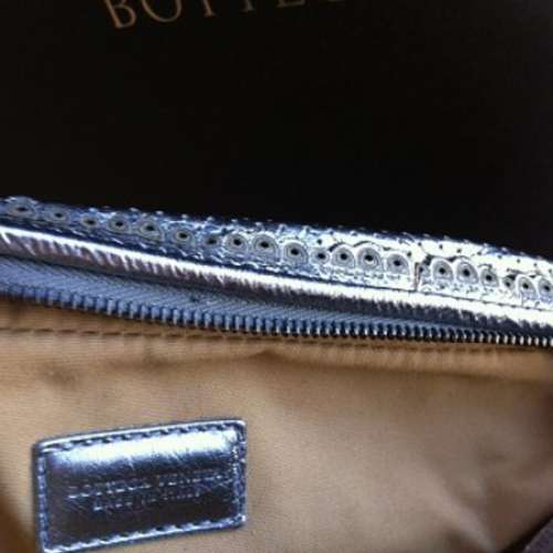 全新 Bottega Veneta "金屬銀色"手提包