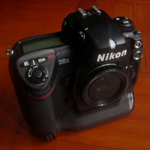 新浄 ~~ Nikon D2H  ( 機王 ) 單反相機