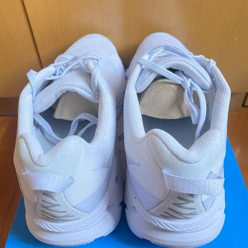 Hoka One One Clifton 6 US10 (not Clifton 8 7 bondi)