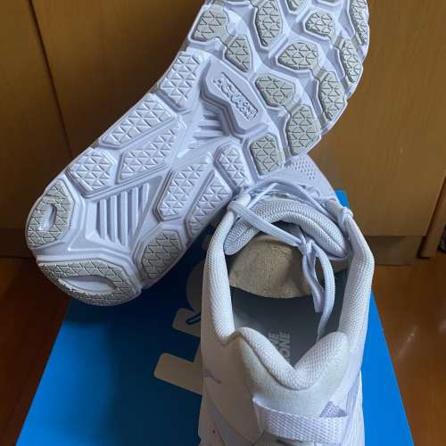 Hoka One One Clifton 6 US10 (not Clifton 8 7 bondi)