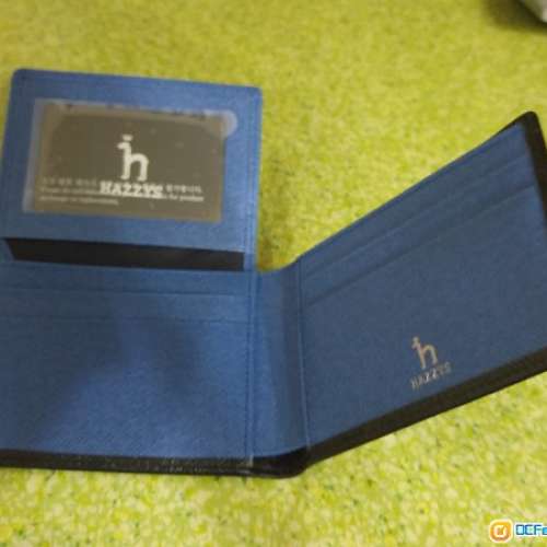 全新 HAZZYS 黑色銀包(銀包外面是黑色內裡是藍色)