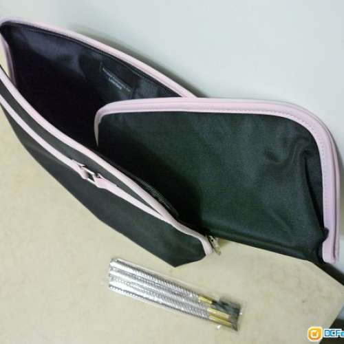 全新 Lancome 1大化妝袋 + 1小化妝袋 有 Estee Lauder 化妝掃 化妝刷 原裝正版 (美...