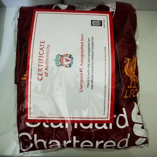 2019/20賽季英超冠軍利物浦主場簽名球衣，有等待左30年既冠軍一隊球員及領隊高普簽名