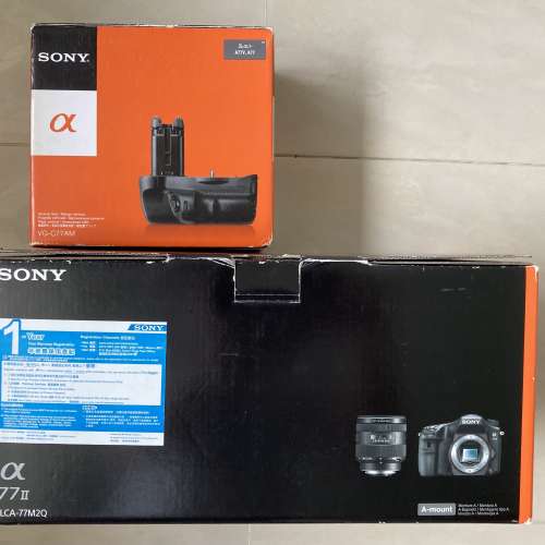 Sony A77ll 16-50/2.8 box set + hand grip box set
