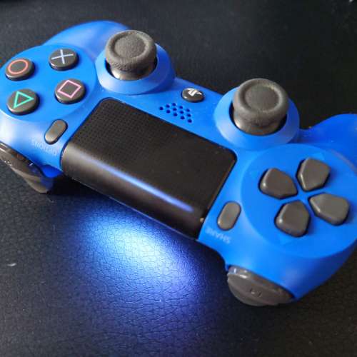 Sony PS4 Dualshock 4 gen 2 controller + Xperia mount.