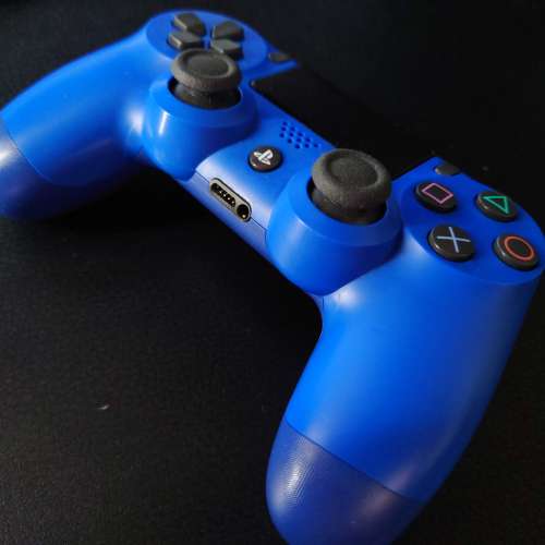 Sony PS4 Dualshock 4 gen 2 controller + Xperia mount.