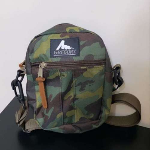 全新GREGORY QUICK POCKET M size (DEEPFOREST CAMO)  舊logo Capacity: 2L Size: ...