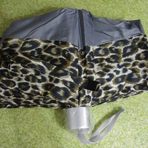 全新灰色豹紋縮骨雨傘