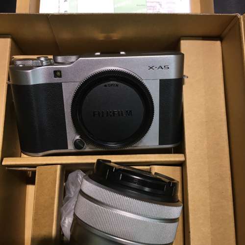 Fujifilm X-A5  XA5 跟一枝鏡 新淨 全套有盒行貨