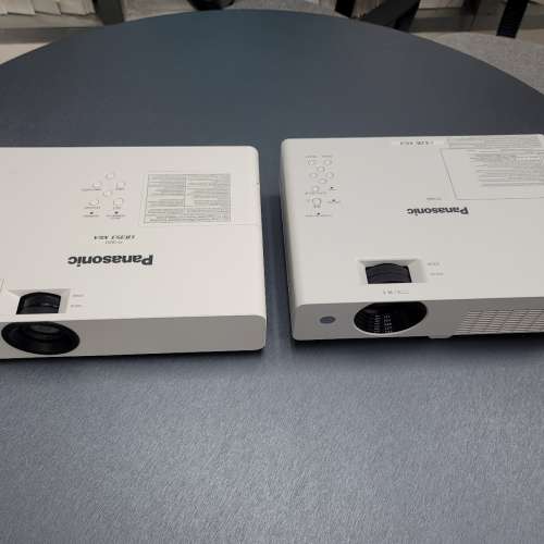 2部 Panasonic 投影機，連幕， LB353 & LX26 projector