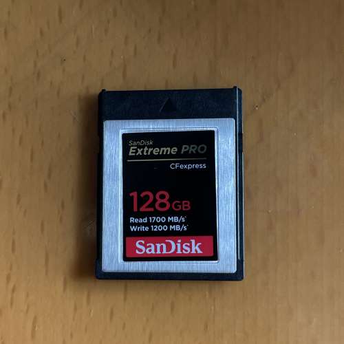 SanDisk CFExpress 128GB 連card reader