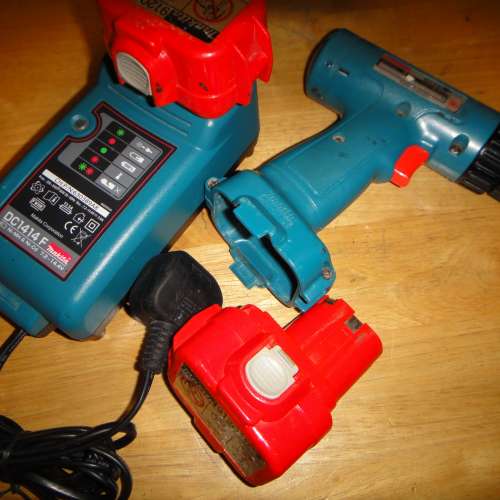 無線手鑽連MAKITA DC1414F充電器，兩電池