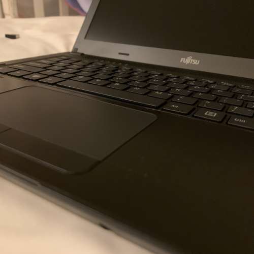 Fujitsu 95% new laptop U537 intel i5/8g/128+500