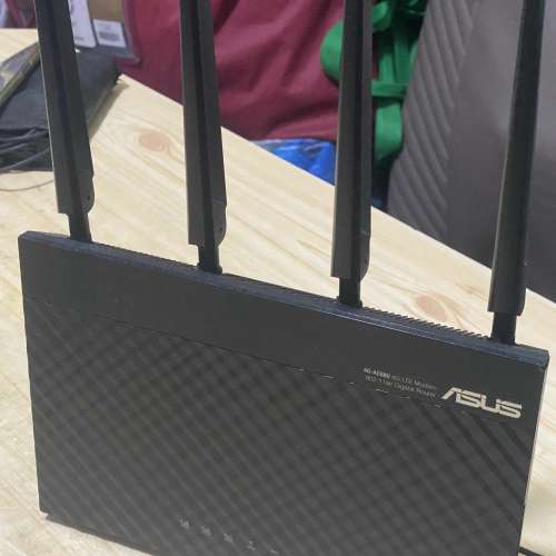 ASUS AC68U 4G Router 能插SIM卡