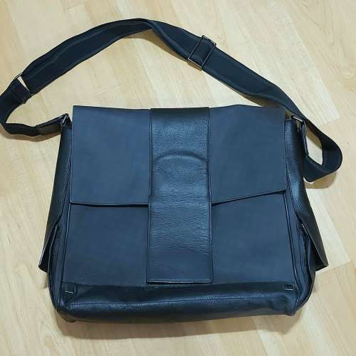 Dunhill Classic Messenger Bag 大約80%新 登喜路經典側袋 Jude Law為代言人，英式...