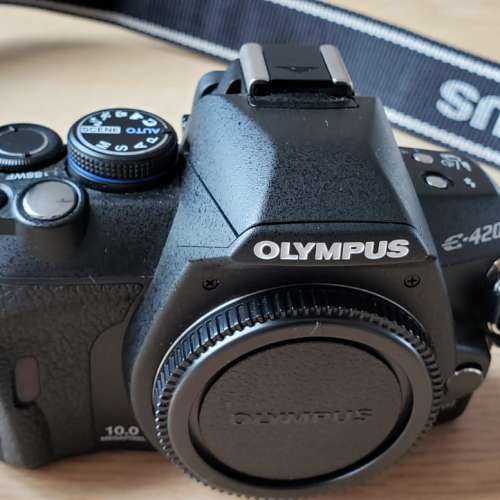 Olympus E420 Kit 連14-42mm鏡頭 + 水鏡 40-160mm 套裝港行 連盒 Shutter count三千幾