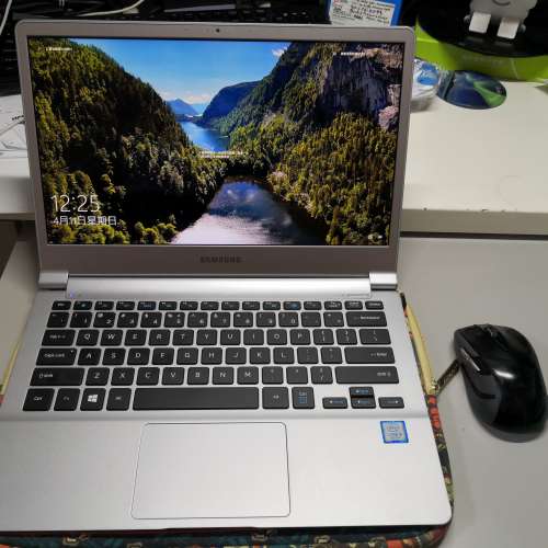 出售9成新超輕便860g I5-7200/8G/256G Samsung Notebook 9