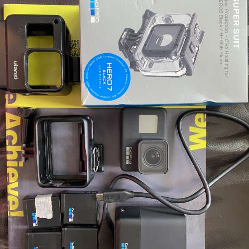 GoPro Hero 7 Hero7 black , charger , super kit , extra batteries , ulanzi case