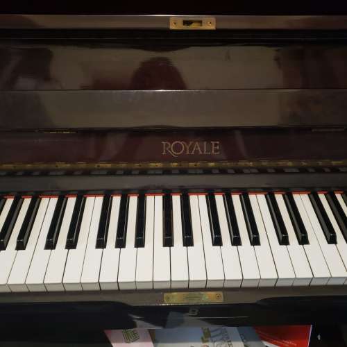 二手鋼琴Royale RS 21