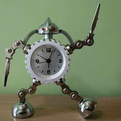 鐵人鬧鐘 Robot Alarm Clock ..... !!