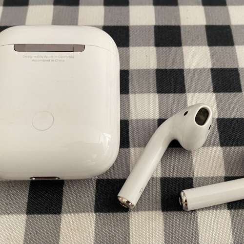 平讓 Apple AirPods 1 蘋果耳機 行貨 95%新 非常少用和新淨 保證原廠行貨 全套有盒...
