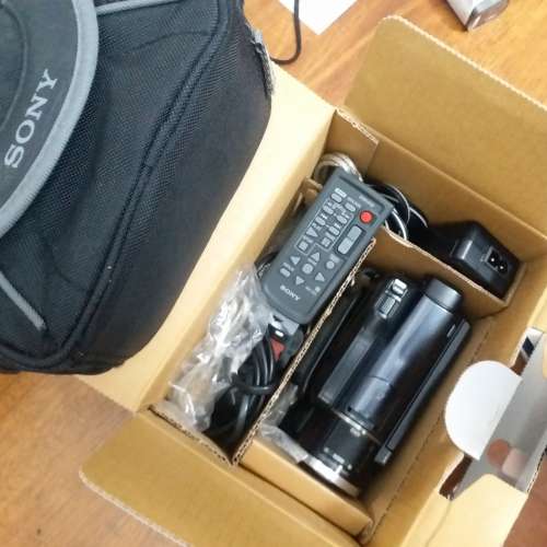 靚機 Sony xr 550, 240g hdd, 大sensor，3.5吋Mon，2個原裝電