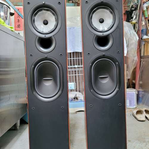 KEF Q65，新舊外觀如圖