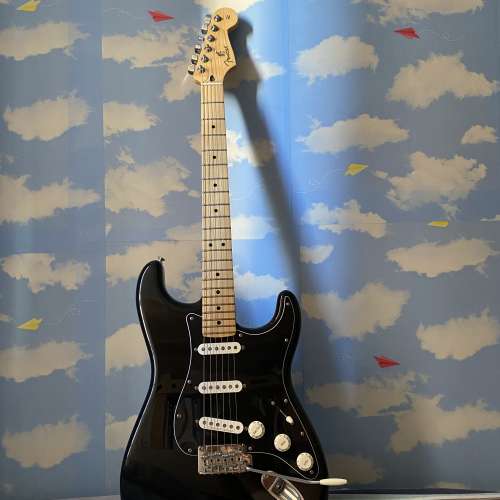 (9成新）Fender Limited edition Tribute Stratocaster Black guitar