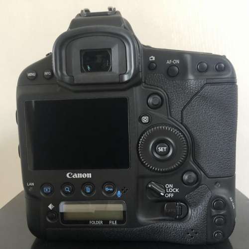 Canon 1DX 旗艦機皇，好後期機，2粒原廠電 ; EF300mmL f/4 IS USM ; EF24-105mm L IS