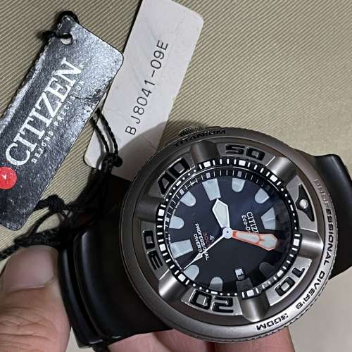 CITIZEN PROMASTER ECO-Drive 300m Titanium Hong Good with certification and menu