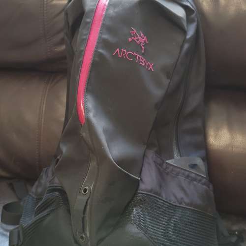 ARC'TERYX ARRO 22 BACKPACK (一折出售二手背囊)