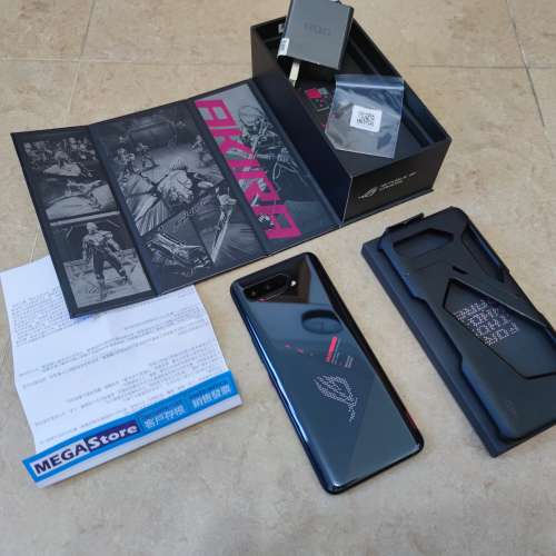 誠售Asus Rog Phone 5/ Phone5 齊盒 有購買單據 （8GB Ram+128GB內存）（可換小米11...