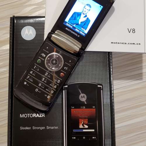 Motorola MOTORAZR V8 摩托羅拉 刀鋒 V8 經典之作 有盒 2電