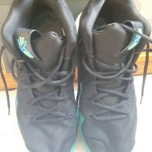 Nike Kyrie 藍球鞋