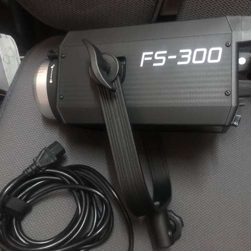 （抵玩大power)Nanguang 南冠FS-300 Daylight LED 日光補光燈(行貨仲有長保）(Not ...