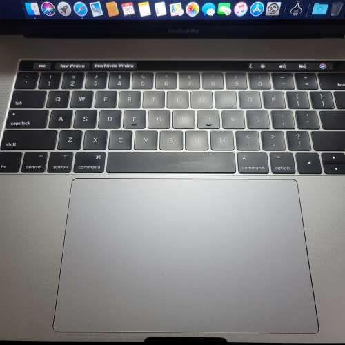 2017 MacBook pro 15寸 i7 2.9 ~16g~512ssd 獨顯卡550高配{電循環265}*小用新淨*可...