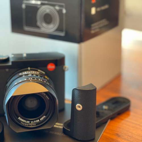 Leica Handgrip for the Leica Q2 98% New
