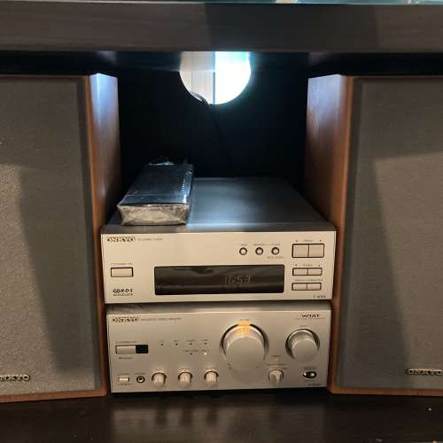 ONKYO擴音機 A905X +  FM Radio Tuner T-405X + 2 Speakers