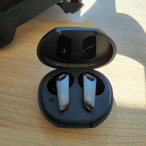 S21 ultra，z flip 3 副廠保護套各一個+edifier neo buds pro(價錢可小議😊)