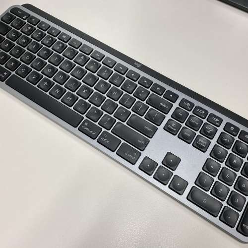 99% new Logitech MX Keys for MAC wireless  keyboard 無線鍵盤