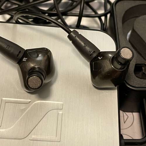 Sennheiser ie80 90%new with extra cable