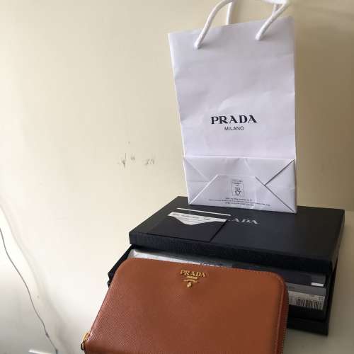 Prada長銀包