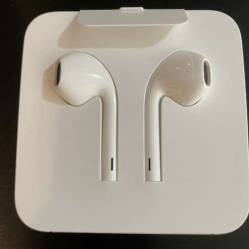 EarPods 配備 Lightning 接頭