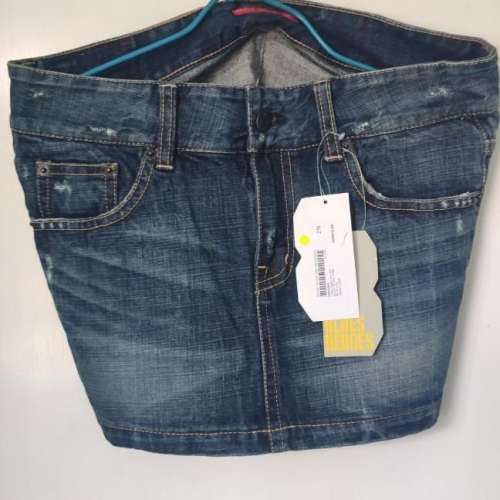 &rdquo;&rdquo;全新&rdquo;&rdquo;女裝Blues Heroes牛仔短裙//Pull&Bear真皮半截裙//各$200