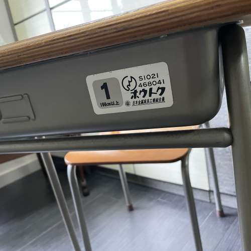 日本制課室用書枱椅一套