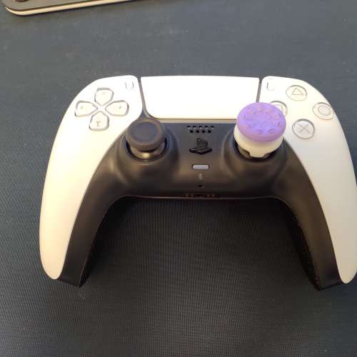 PS5 + eXtremeRate 防滑後殼＆背制